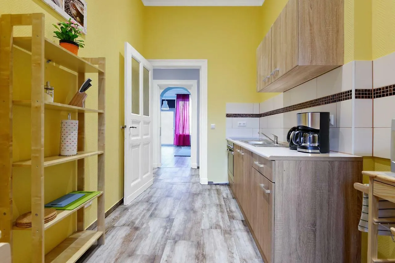 8 People Vacation Apartment Family & Friends Berlin