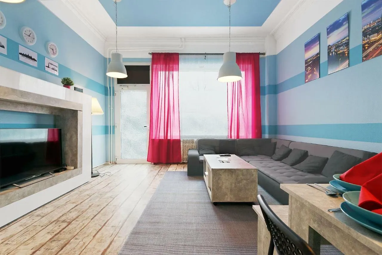 8 People Vacation Apartment Family & Friends Berlin