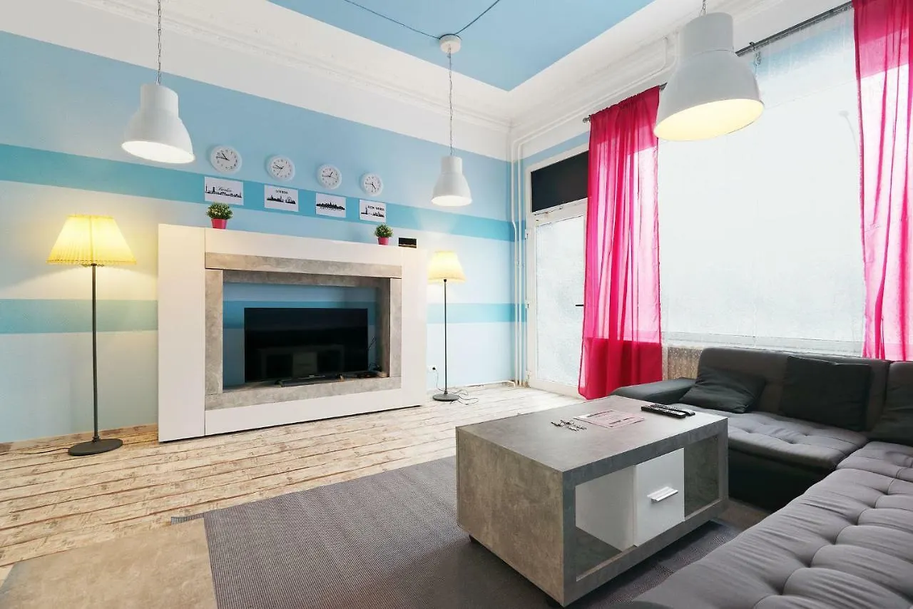 8 People Vacation Apartment Family & Friends Berlin