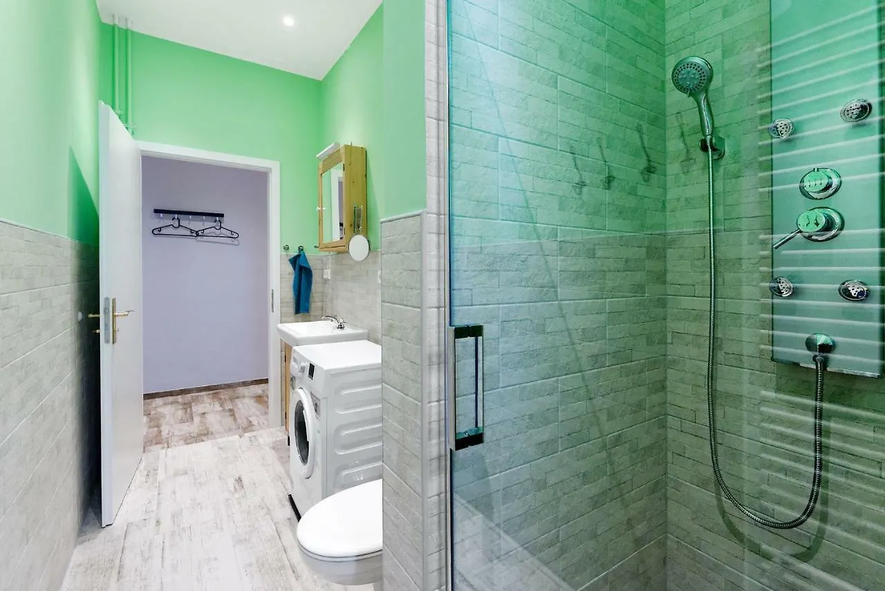 8 People Vacation Apartment Family & Friends Berlin 0*,