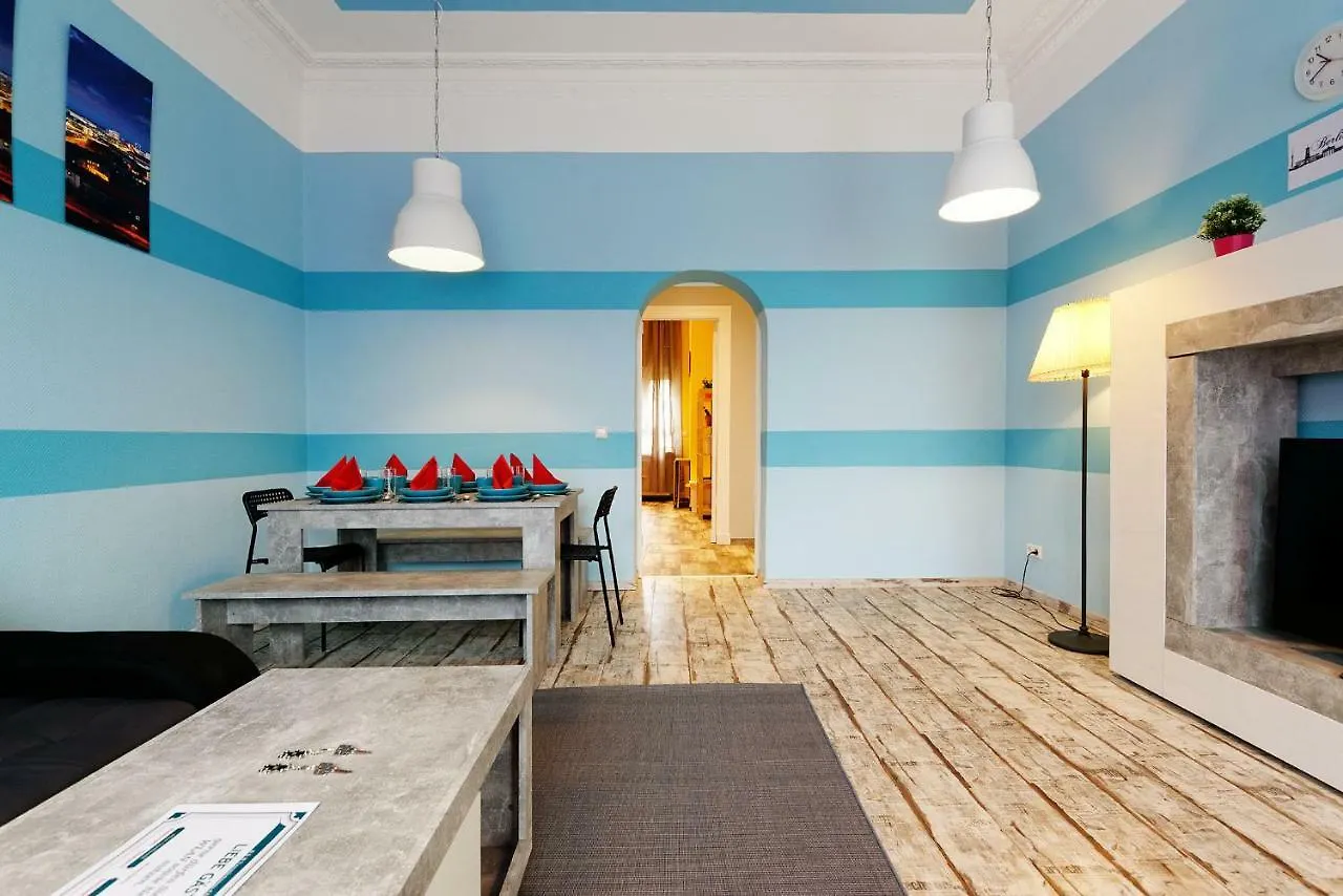 8 People Vacation Apartment Family & Friends Berlin Almanya